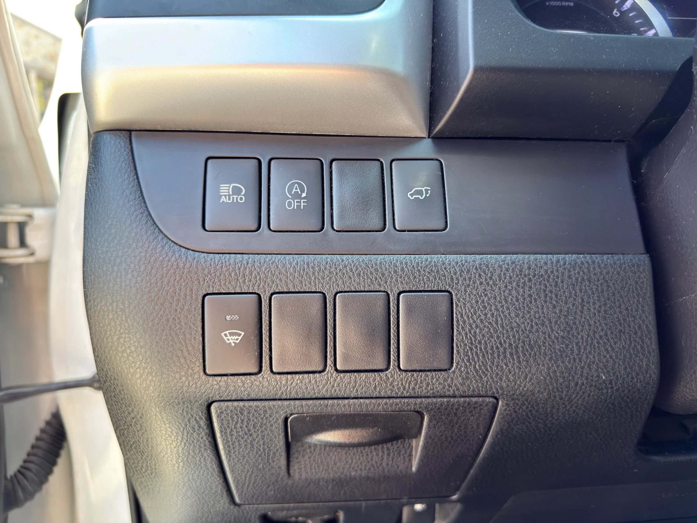 Used 2017 Toyota Highlander XLE FWD image 12