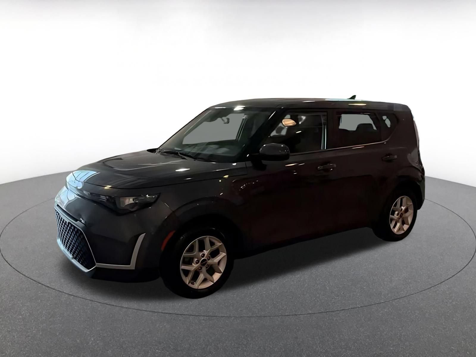 Used 2025 Kia Soul LX w/ LX Technology Package FWD image 7