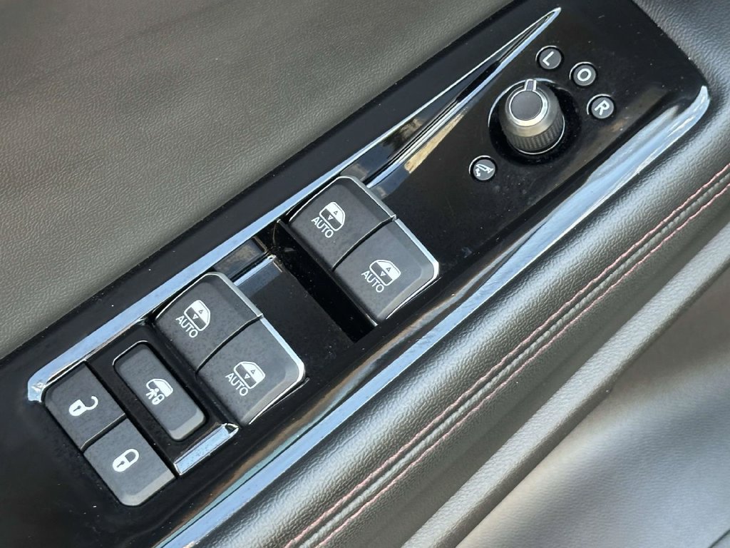 Used 2024 Jeep Wagoneer Launch Edition AWD/4WD image 27