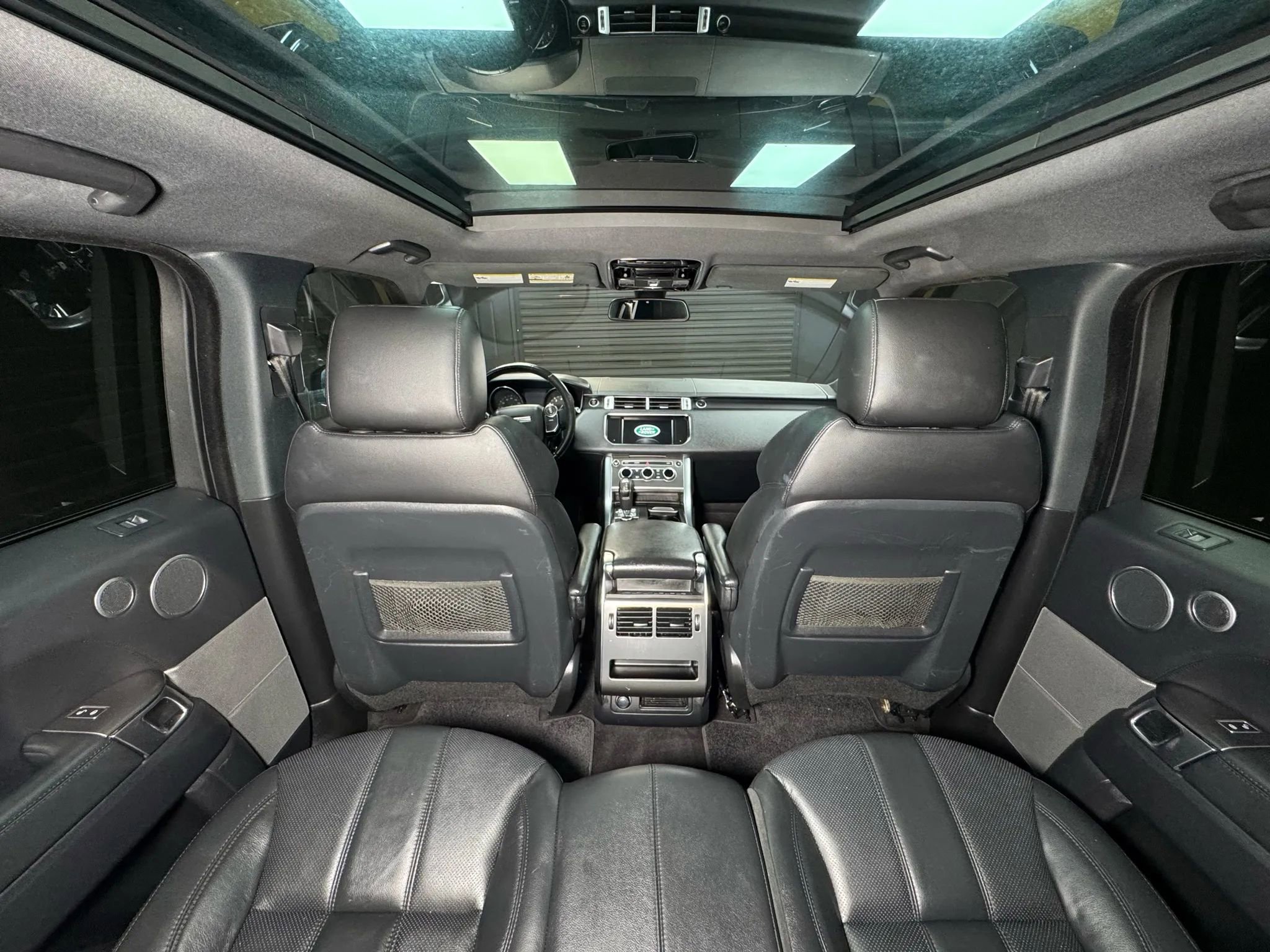 Used 2016 Land Rover Range Rover Sport SE image 19