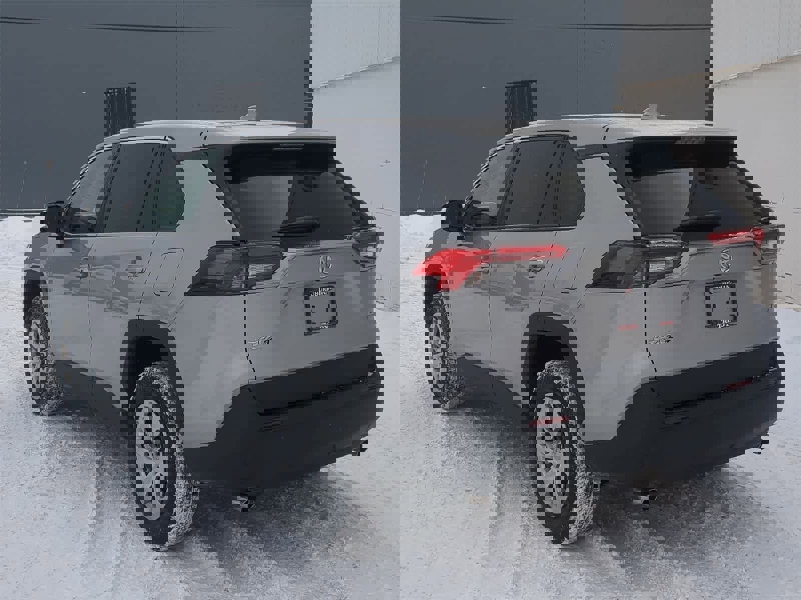 Used 2022 Toyota RAV4 LE image 12