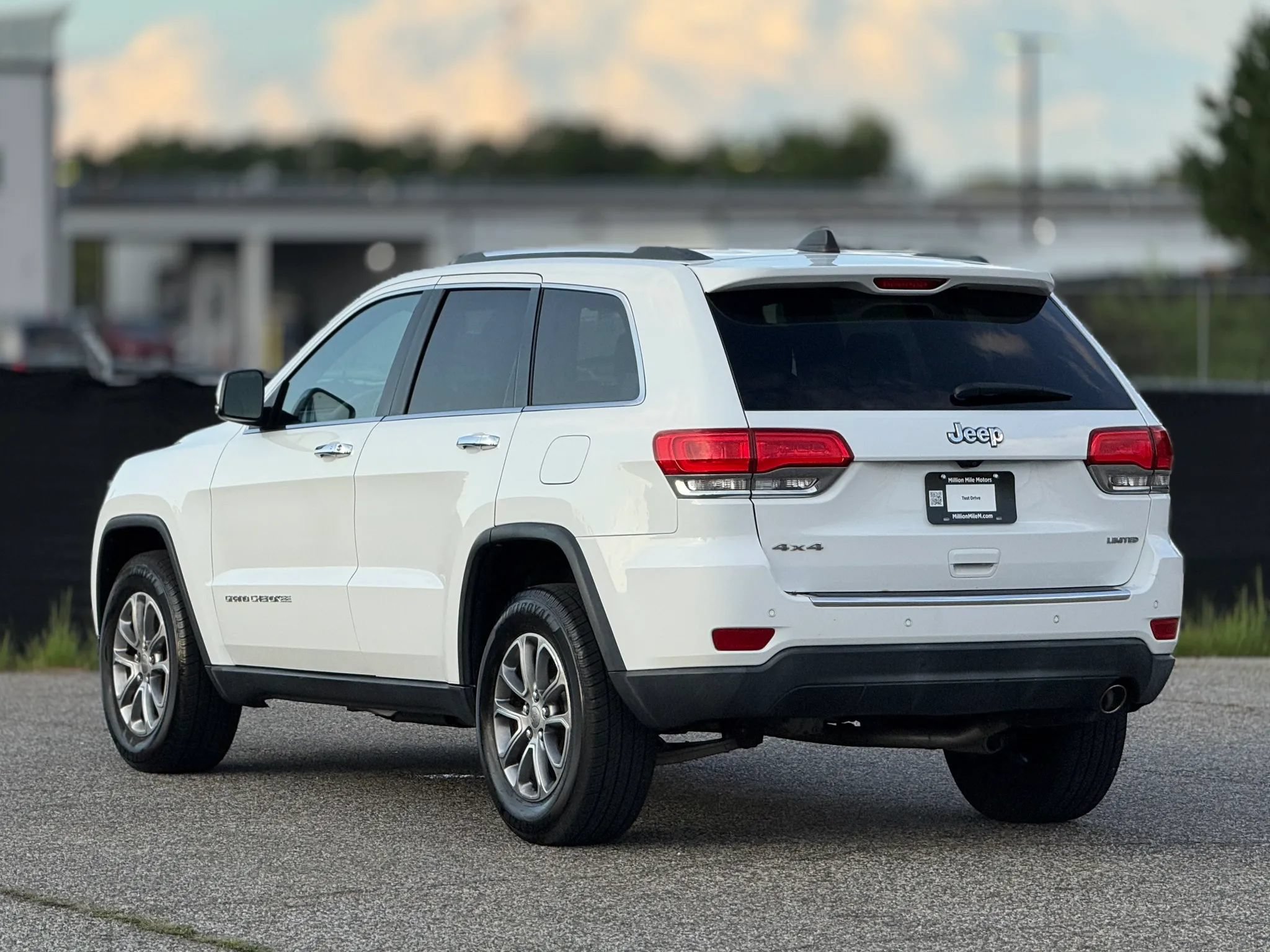 Used 2015 Jeep Grand Cherokee Limited AWD/4WD image 12
