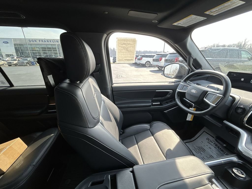 New 2026 Ford Expedition Platinum image 10