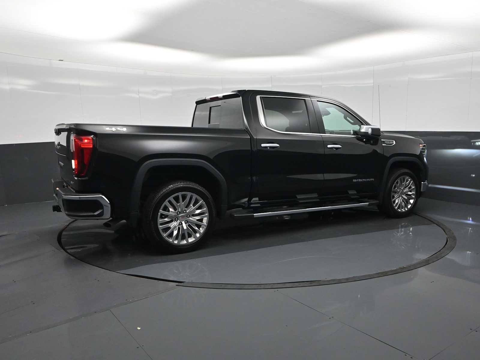 Used 2024 GMC Sierra 1500 SLT w/ SLT Convenience Package AWD/4WD image 7