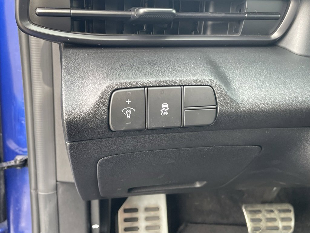 Used 2025 Hyundai Elantra Sport image 12