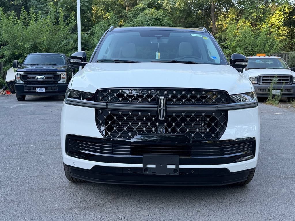 New 2027 Lincoln Navigator L Black Label w/ Black Label Special Edition AWD/4WD image 2