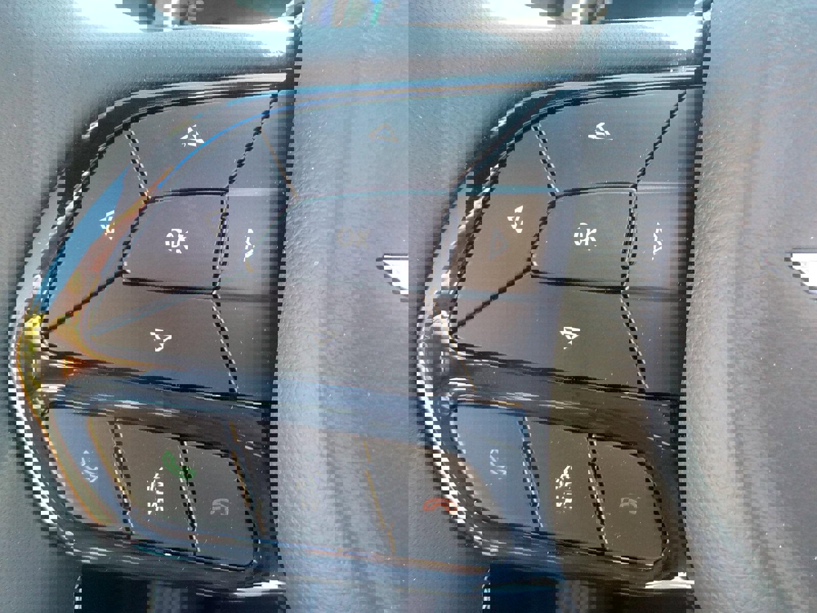 Used 2025 Chrysler Pacifica Premium image 14