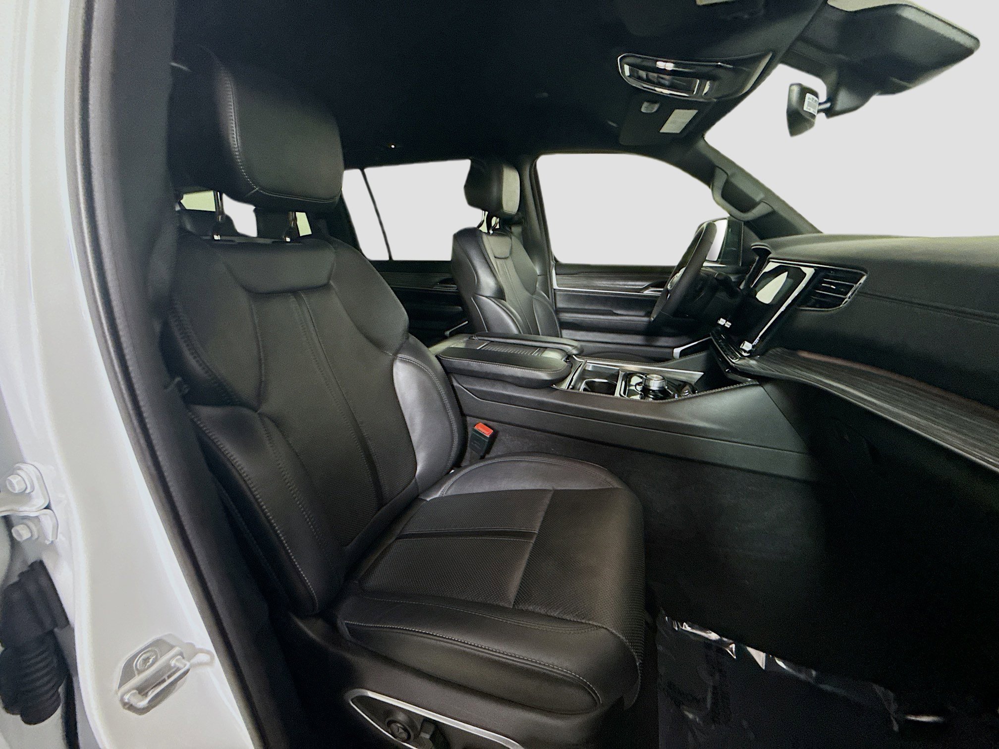 Used 2024 Jeep Wagoneer L Series II w/ Flexible Seating Group RWD image 29