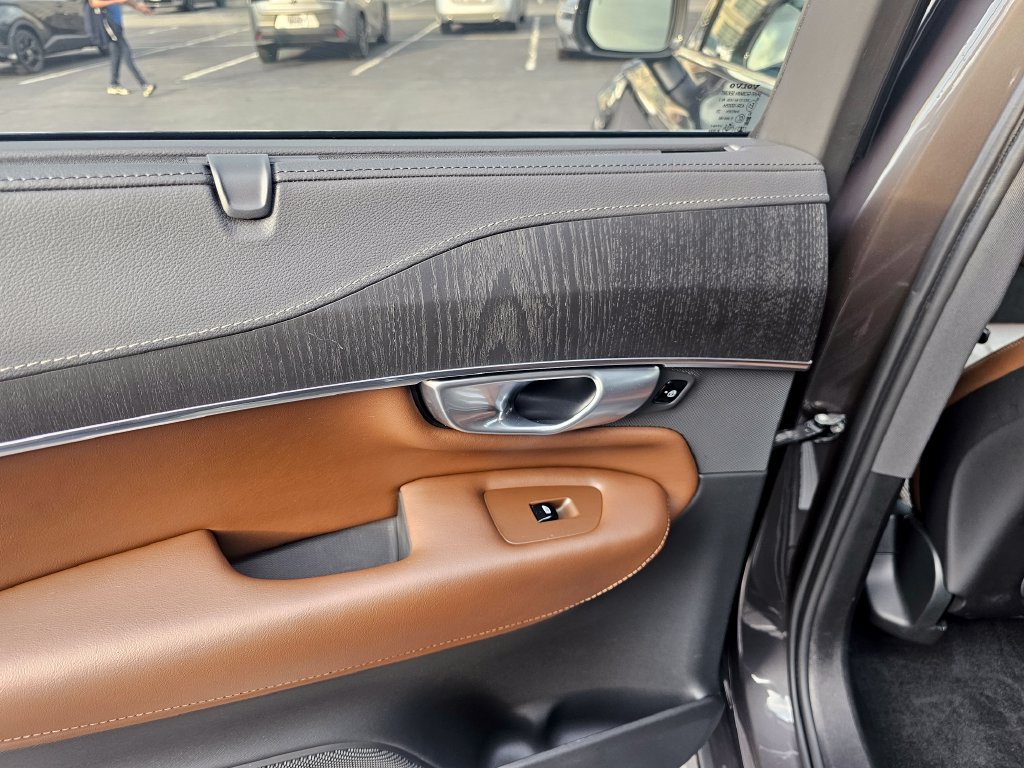 Certified 2024 Volvo XC90 B6 Ultimate AWD/4WD image 13
