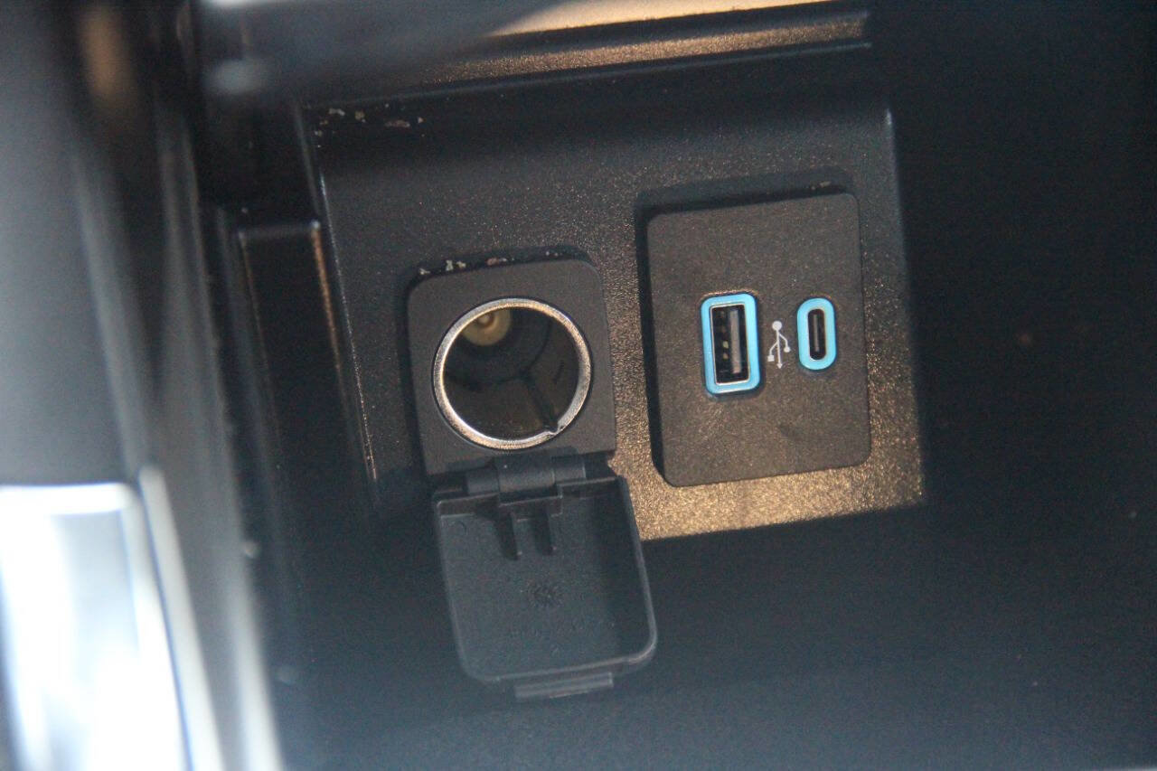 Certified 2022 Ford Explorer XLT w/ Equipment Group 202A image 29