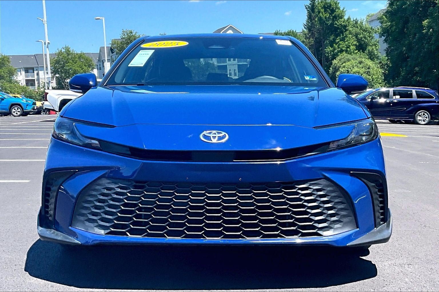 Used 2025 Toyota Camry SE w/ Convenience Package FWD image 3