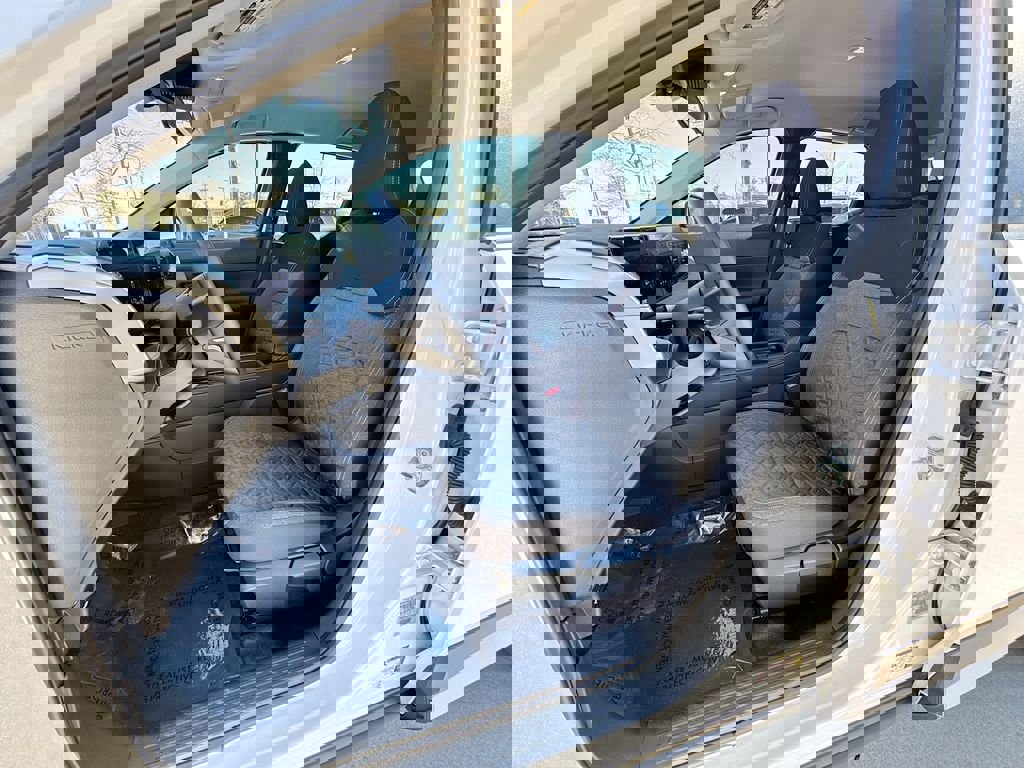 Used 2025 Nissan Kicks SV image 19