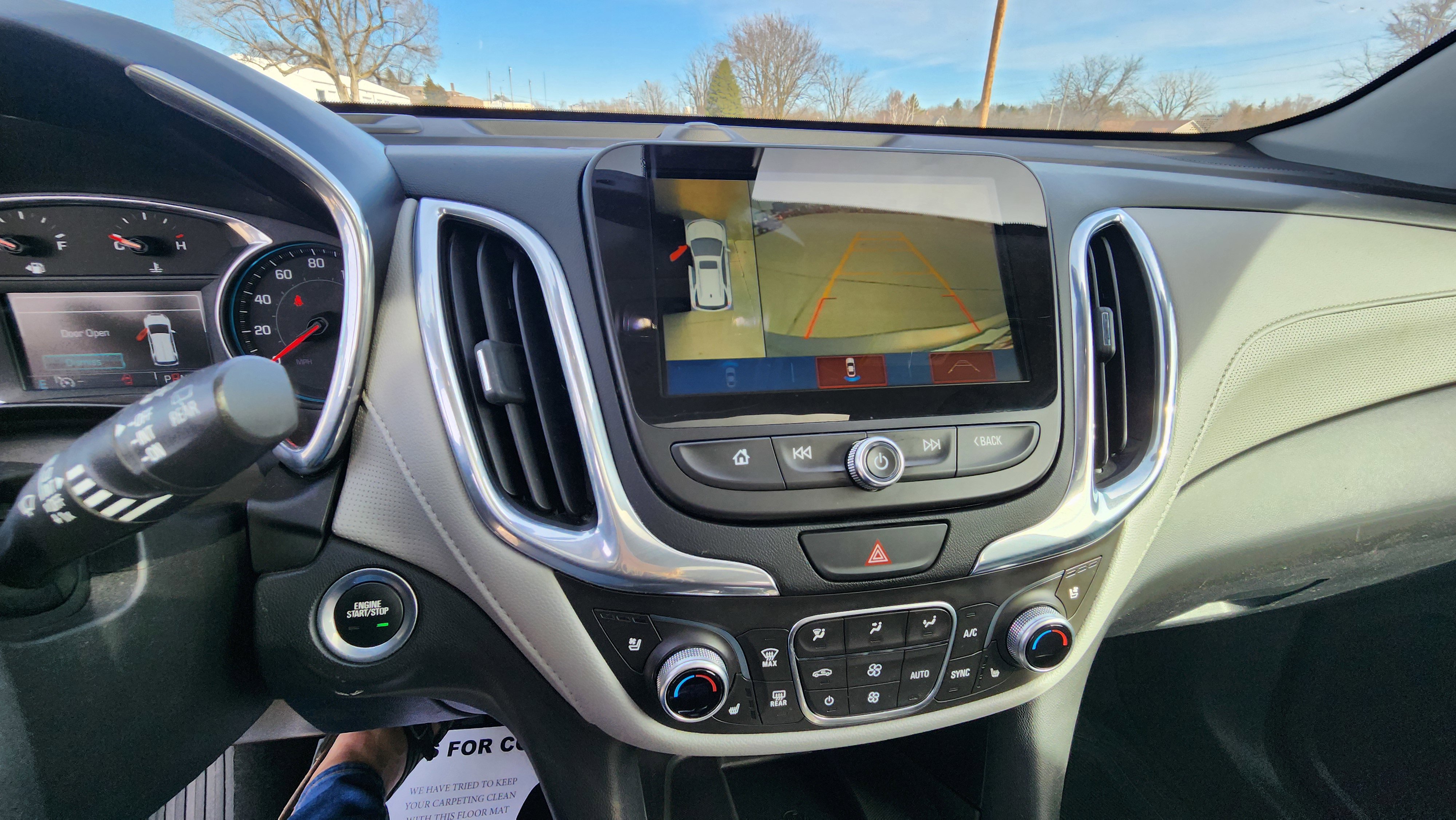 Used 2018 Chevrolet Equinox Premier FWD image 16