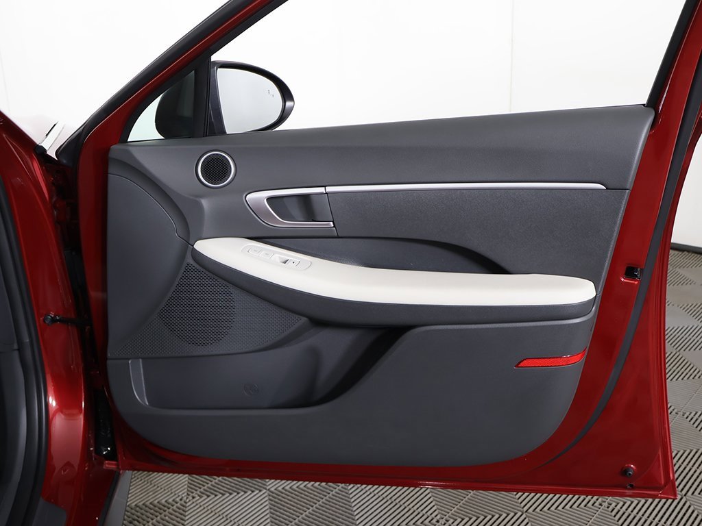 Used 2023 Hyundai Sonata SE w/ Preferred Accessory Package image 22