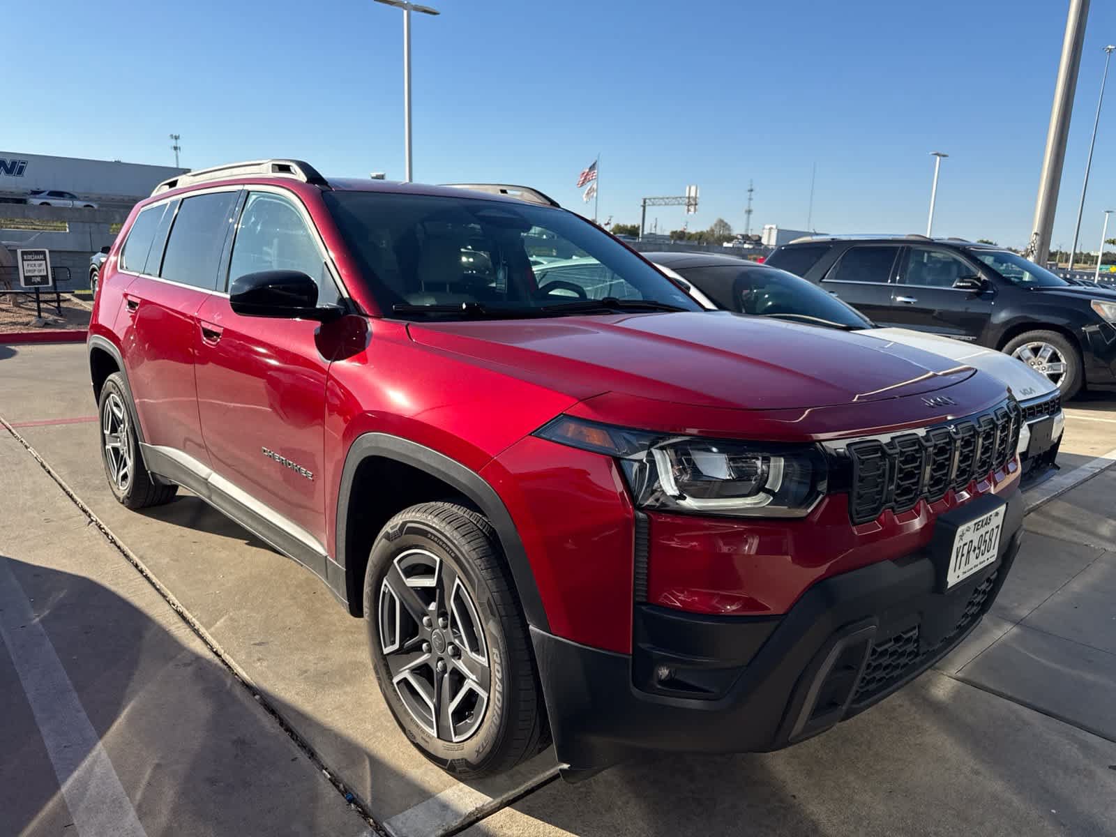 Used 2026 Jeep Cherokee Laredo AWD/4WD image 2
