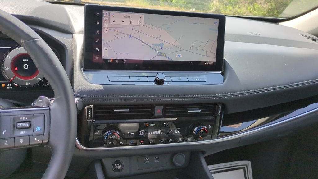 Used 2025 Nissan Rogue SL w/ Tech Package FWD image 17
