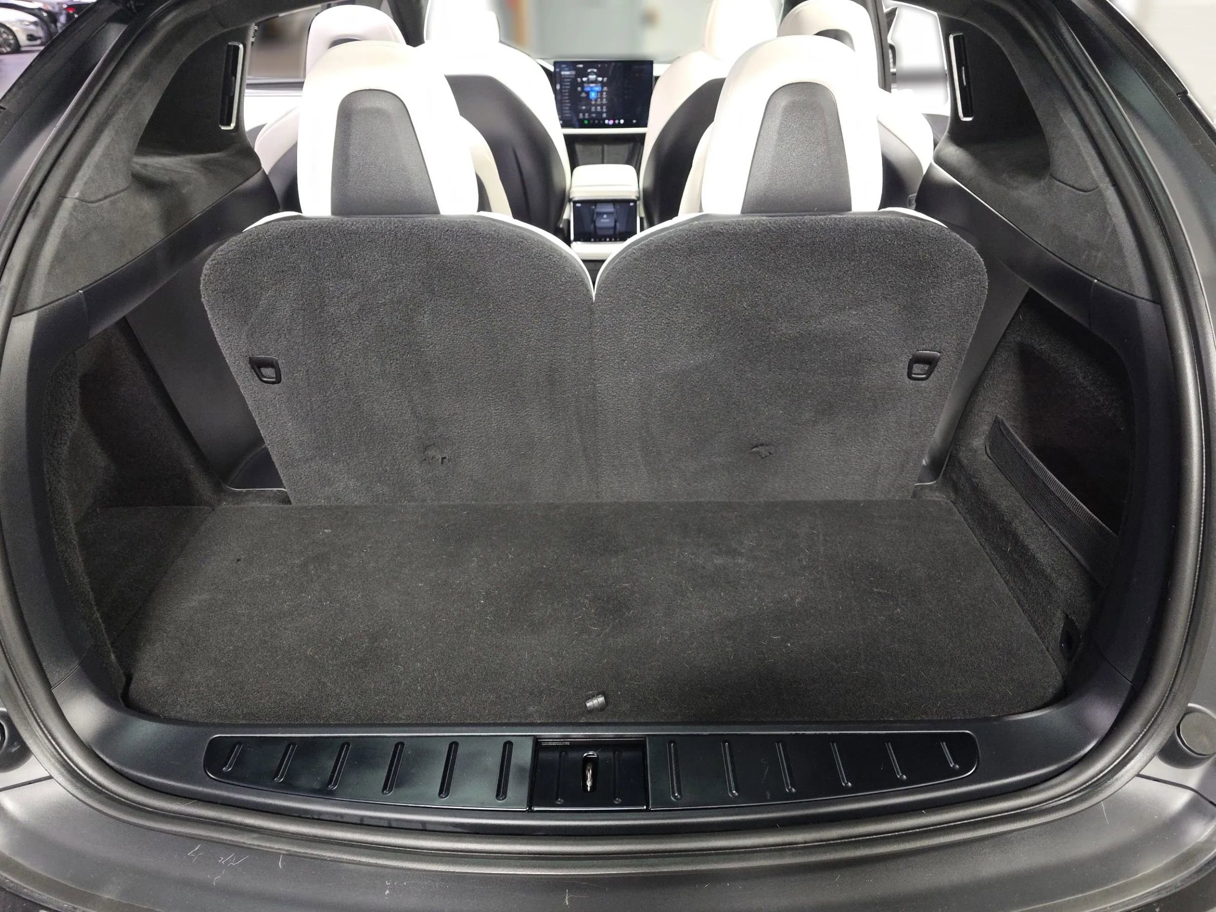 Used 2022 Tesla Model X Plaid image 11