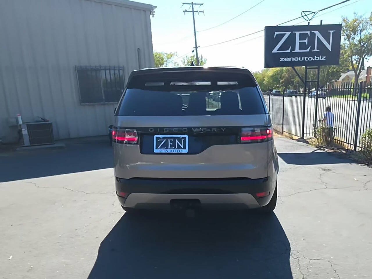 Used 2024 Land Rover Discovery Dynamic SE AWD/4WD image 29