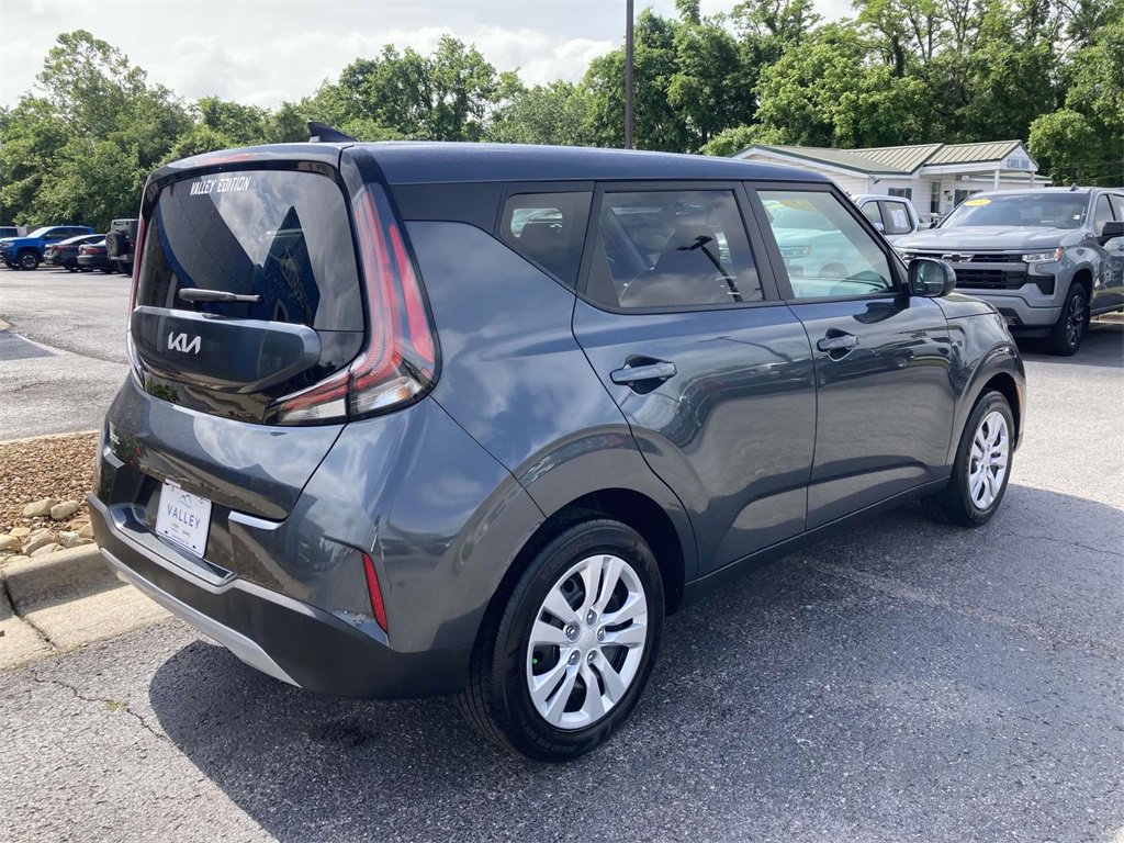Used 2023 Kia Soul LX image 4