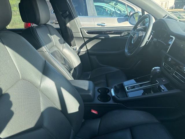 Used 2023 Porsche Macan image 4