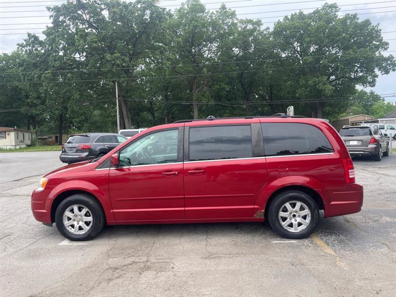 Used 2008 Chrysler Town & Country Touring FWD image 8