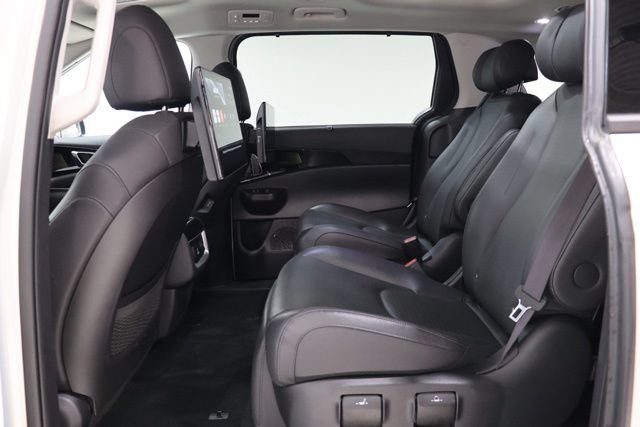 Used 2025 Kia Carnival SX Prestige FWD image 31