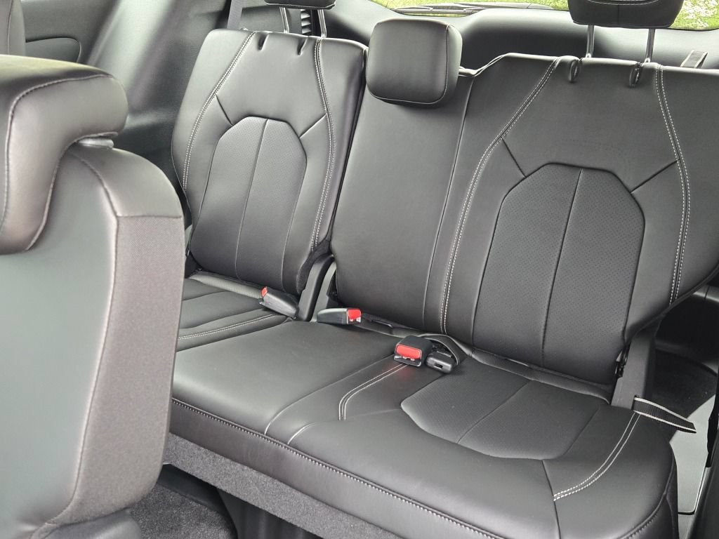 New 2027 Chrysler Pacifica Select FWD image 25