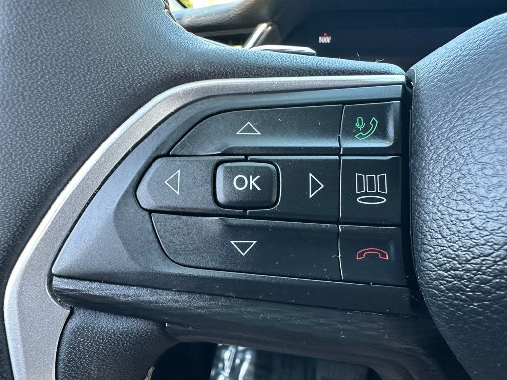 Used 2023 Jeep Grand Cherokee L Laredo image 28