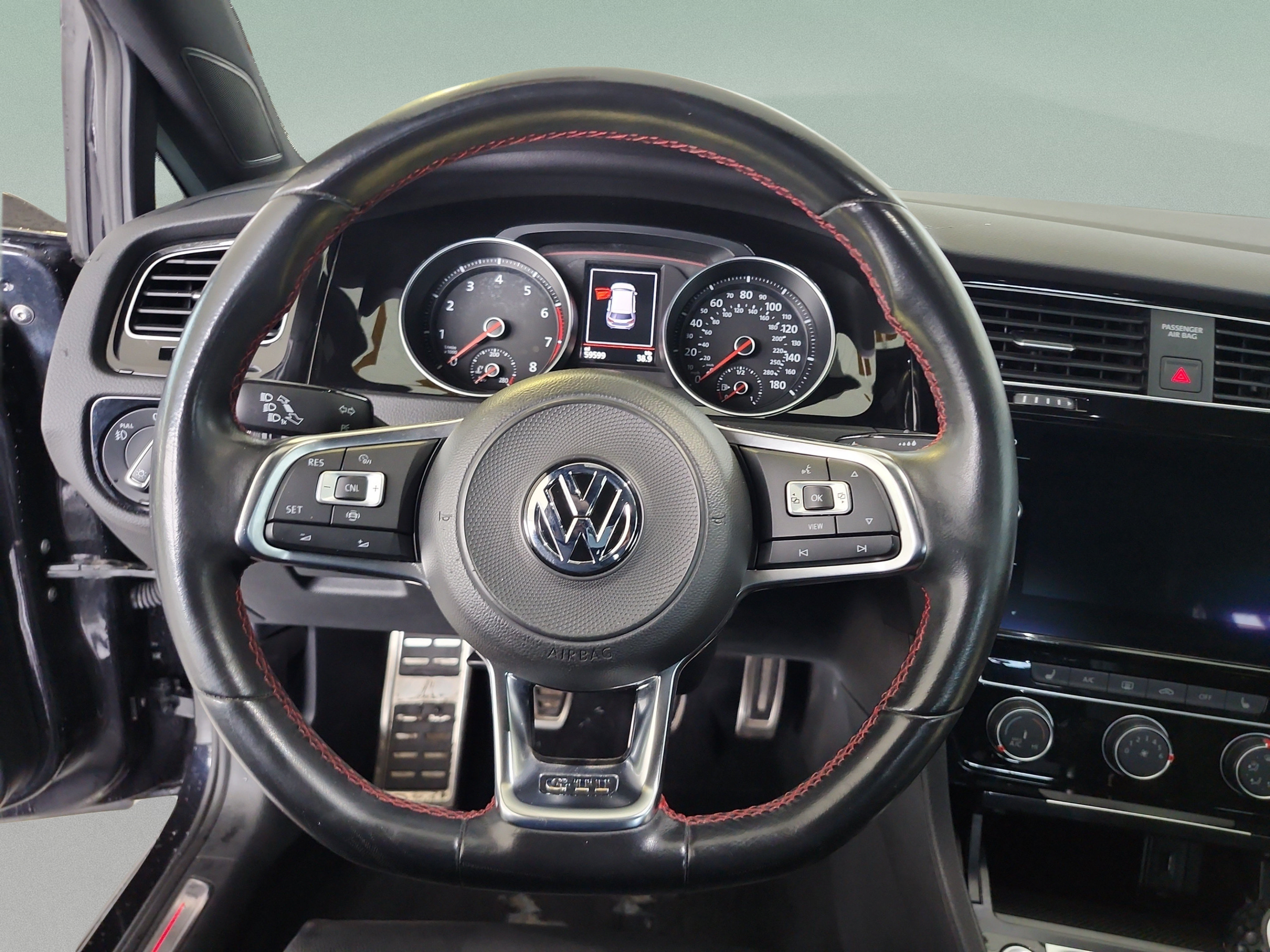 Used 2019 Volkswagen Golf 4-Door FWD image 9