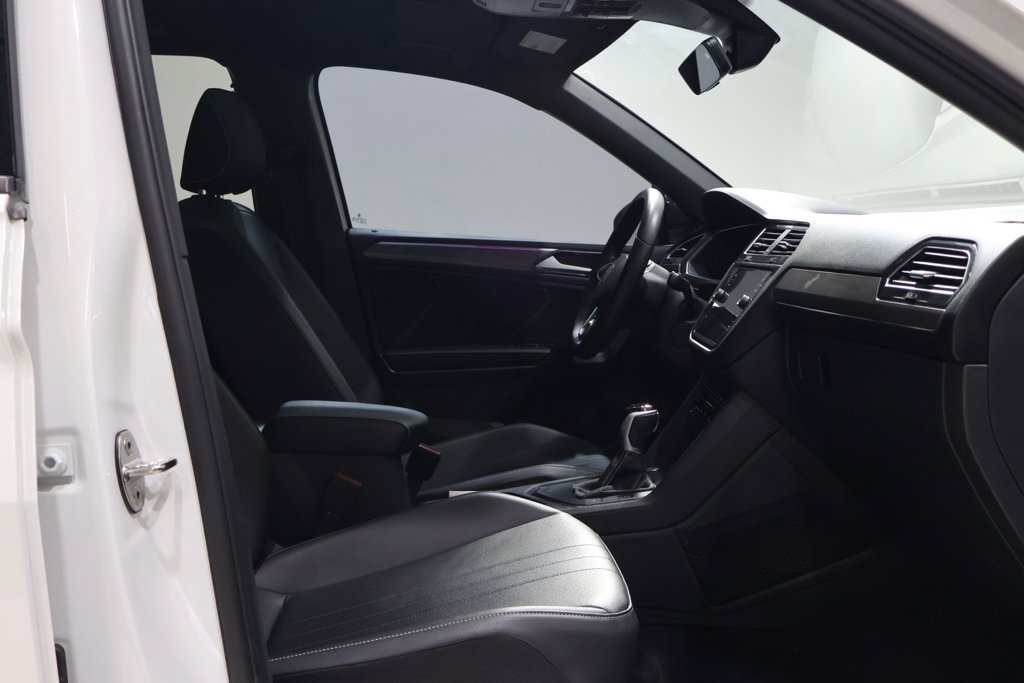 Used 2023 Volkswagen Tiguan SE R-Line FWD image 15