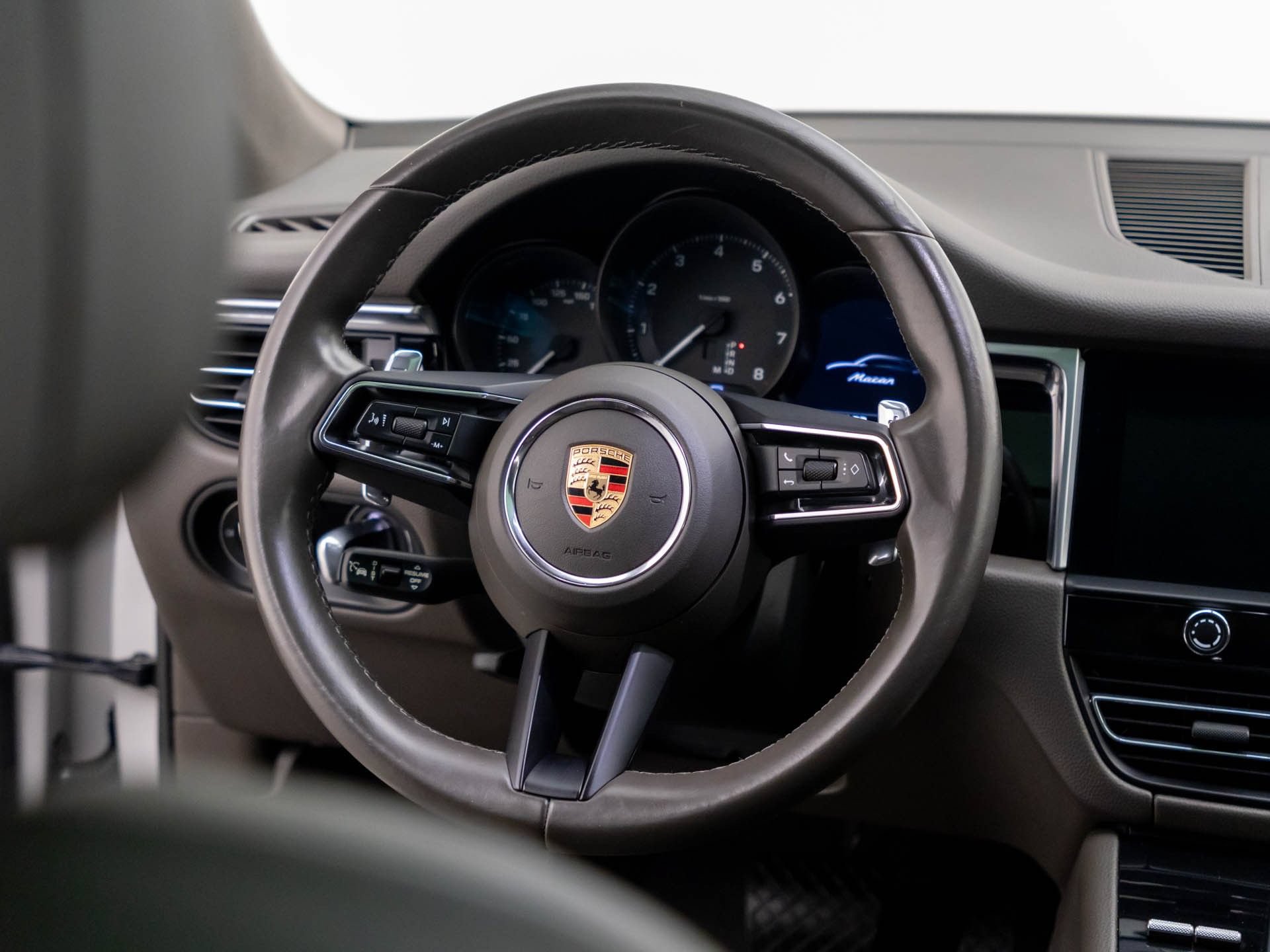 Certified 2023 Porsche Macan AWD/4WD image 12