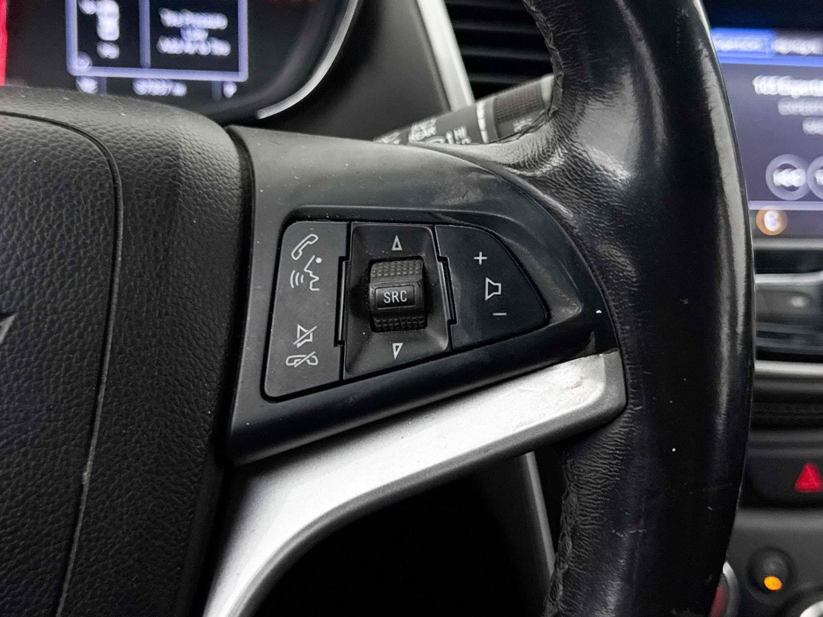 Used 2018 Chevrolet Trax LT w/ LT Convenience Package FWD image 25