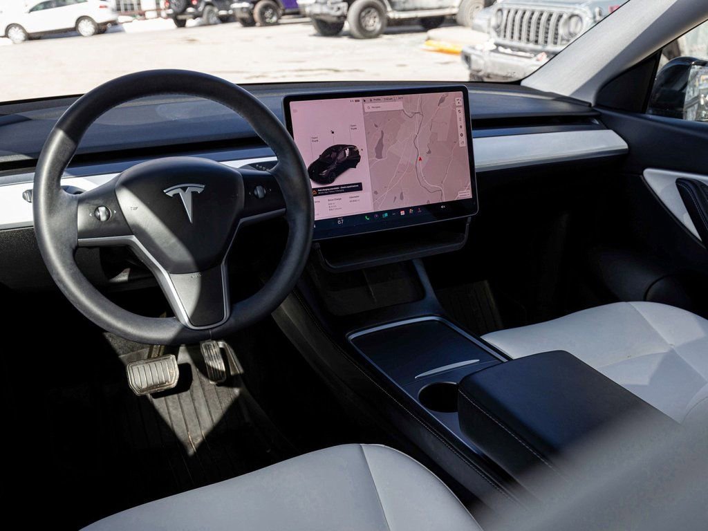 Used 2021 Tesla Model Y Long Range image 16