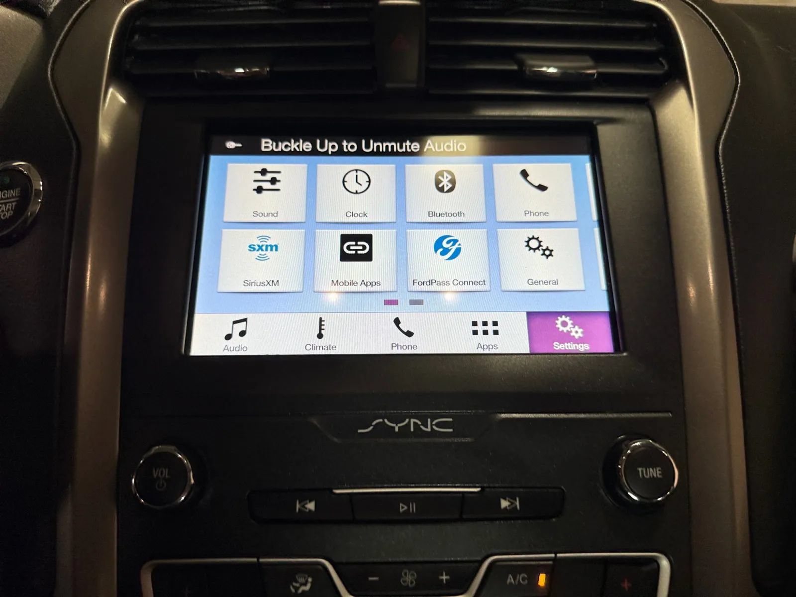 Used 2019 Ford Fusion SE FWD image 33