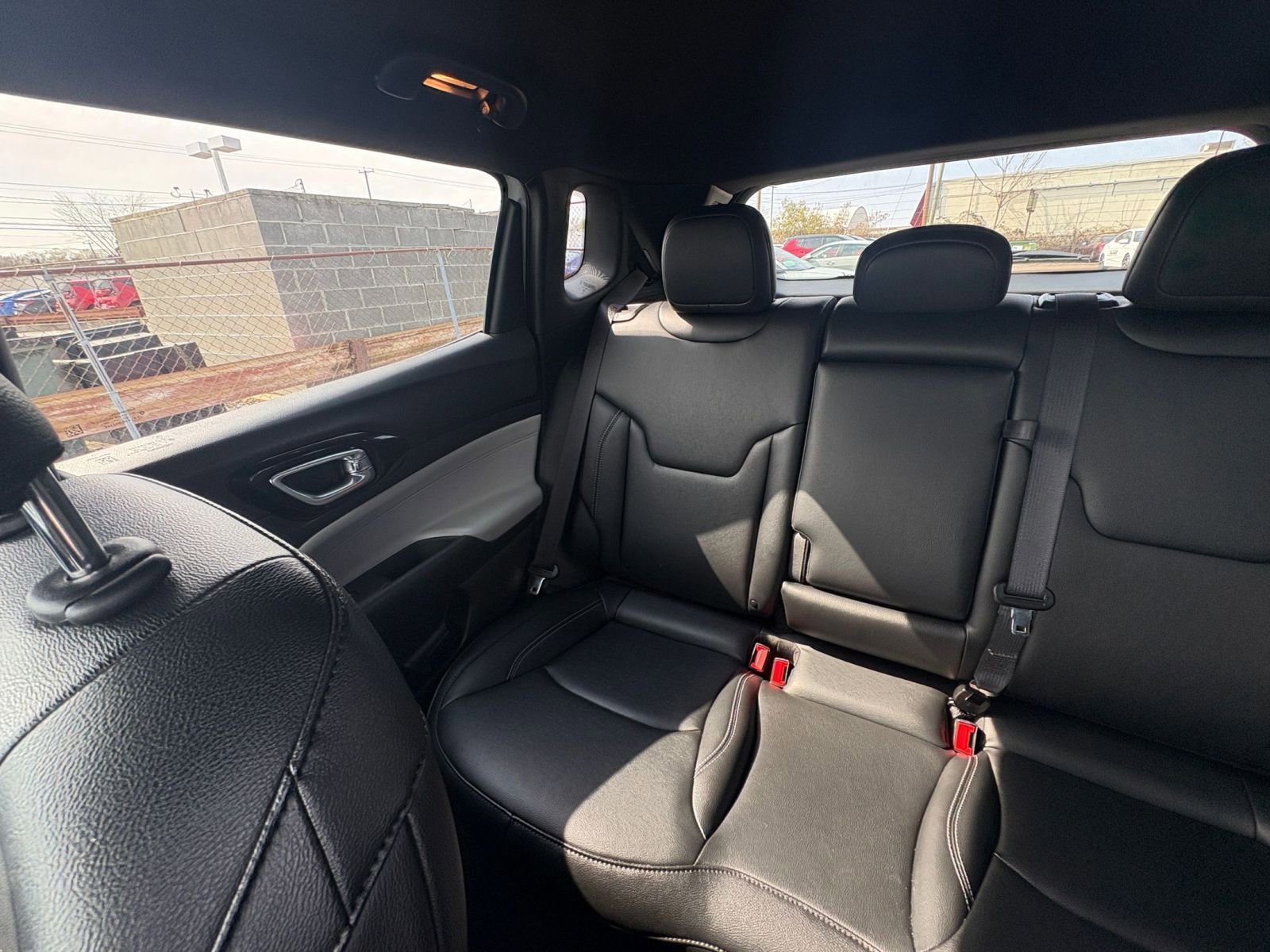 Used 2025 Jeep Compass Limited image 40