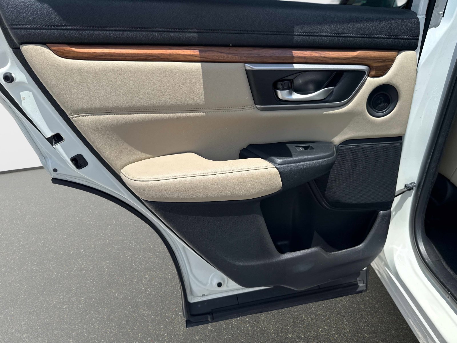 Used 2018 Honda CR-V Touring image 12