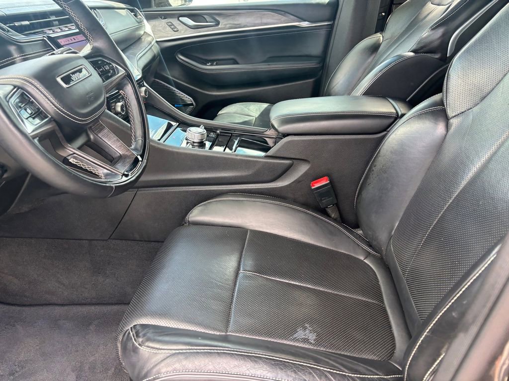 Used 2022 Jeep Grand Cherokee L Overland w/ Advanced Protech Group III AWD/4WD image 9