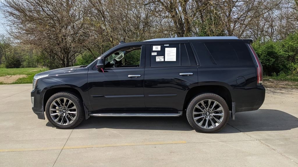 Used 2019 Cadillac Escalade Premium Luxury w/ Escalade Sport Edition AWD/4WD image 6