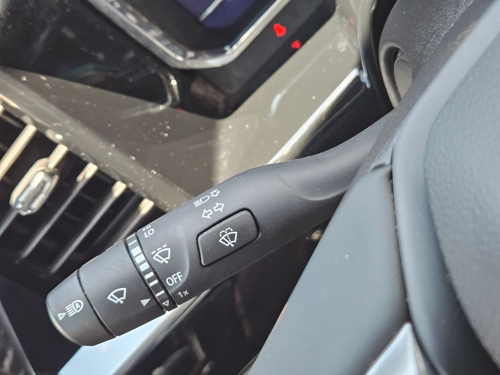 Used 2024 Chevrolet Silverado 1500 LT RWD image 27