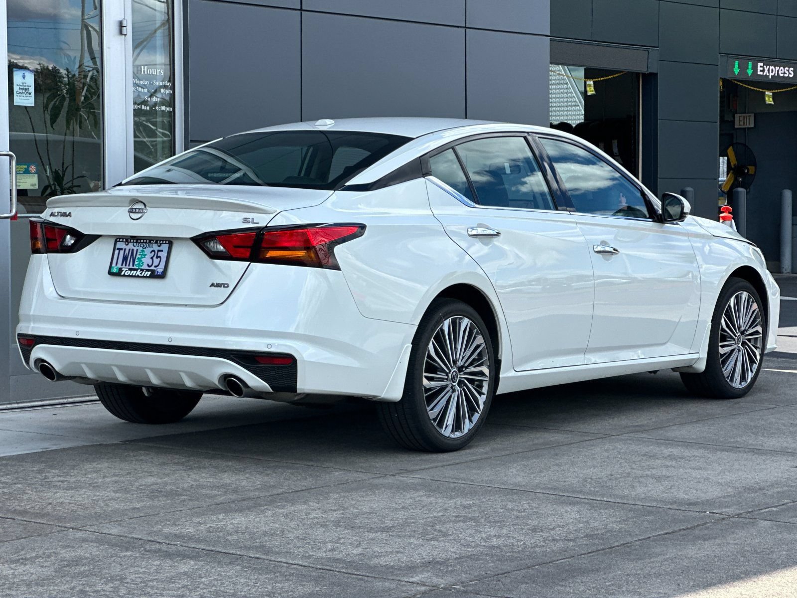 Used 2025 Nissan Altima 2.5 SL AWD/4WD image 3