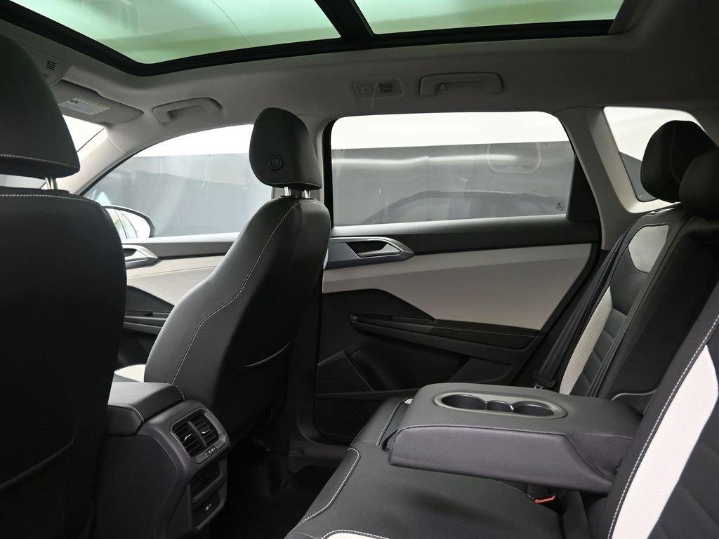 New 2025 Volkswagen Taos SEL image 18