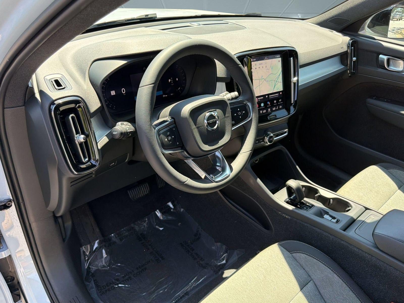 Certified 2024 Volvo XC40 B5 Core w/ Protection Package Premier AWD/4WD image 4