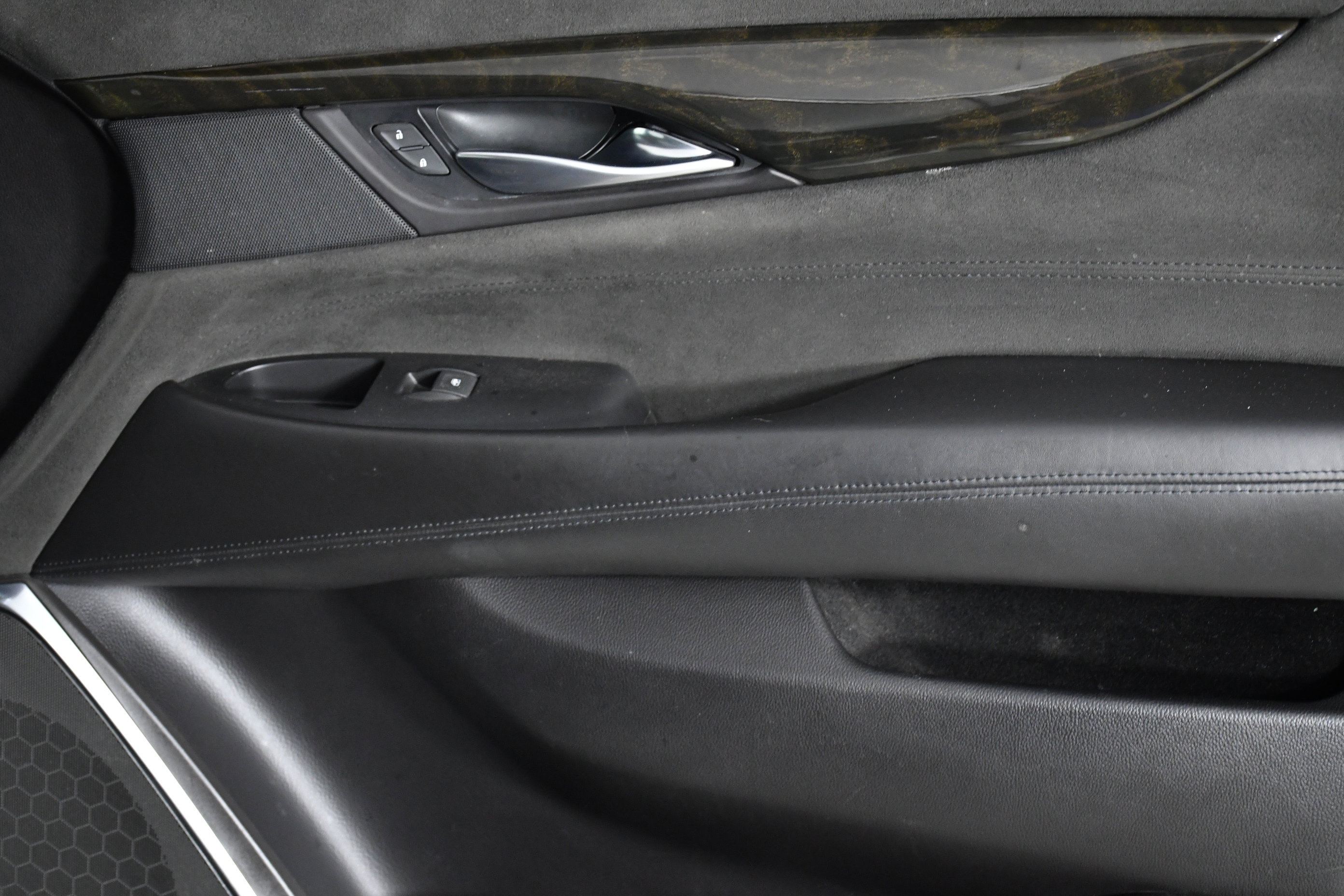 Used 2017 Cadillac Escalade ESV Platinum image 31