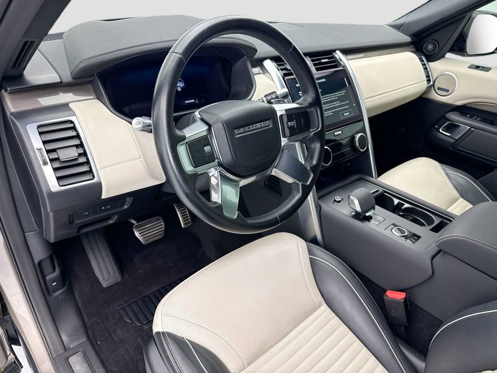 Used 2021 Land Rover Discovery HSE R-Dynamic AWD/4WD image 9