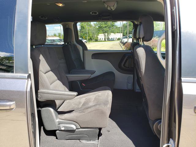 Used 2016 Dodge Grand Caravan SE image 16