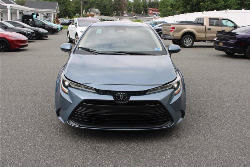 Used 2025 Toyota Corolla LE FWD image 3