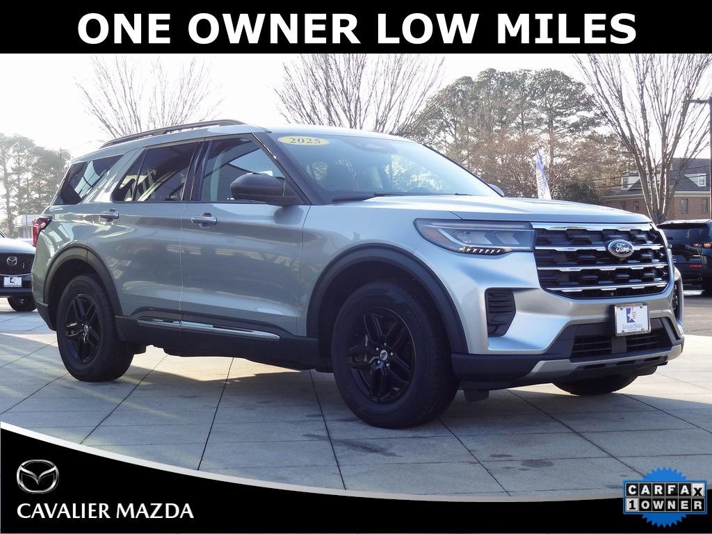 Used 2025 Ford Explorer Active image 1
