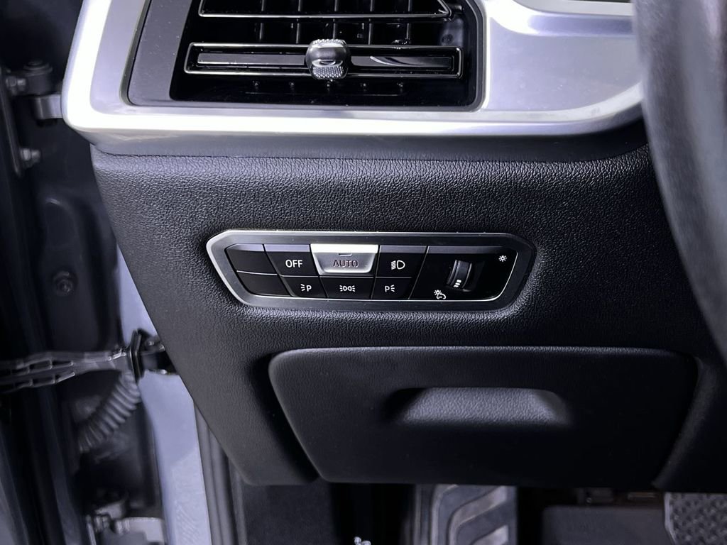 Used 2023 BMW X7 xDrive40i w/ Premium Package image 31