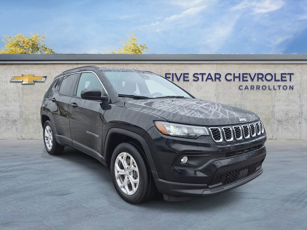 Used 2024 Jeep Compass Latitude AWD/4WD image 1