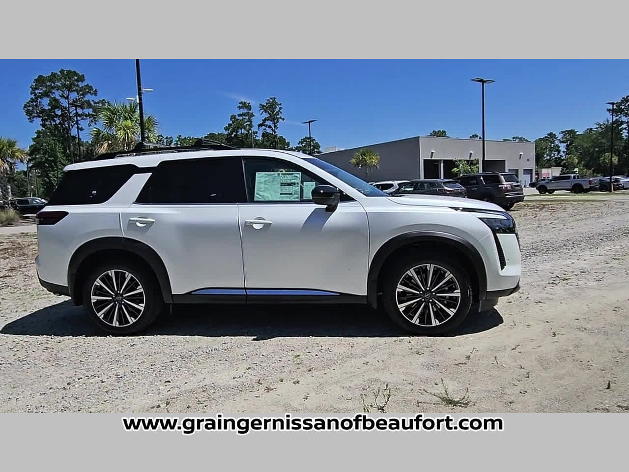 New 2026 Nissan Pathfinder Platinum FWD image 37